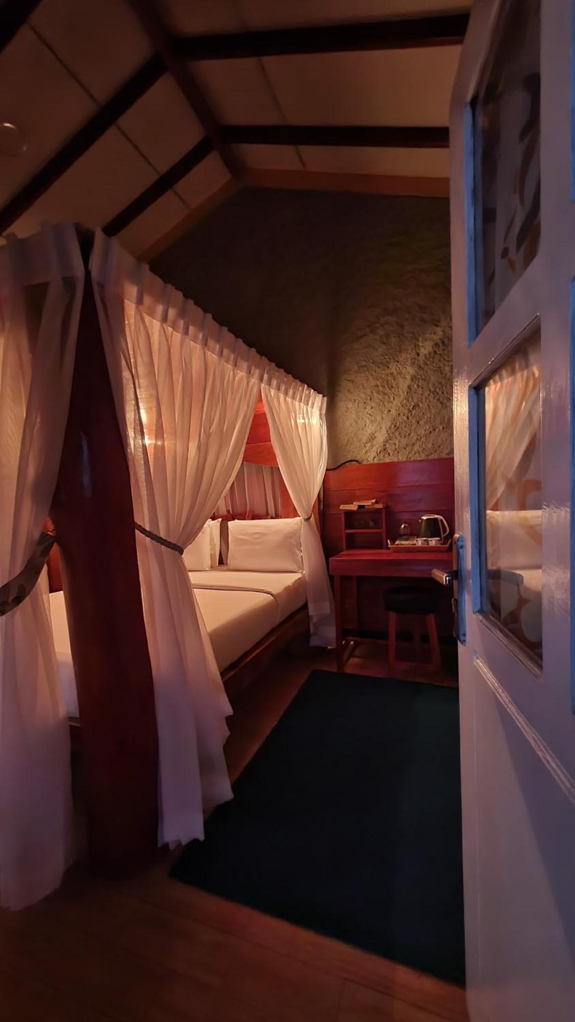 Guest Inn Avendra Ella Eksteriør billede